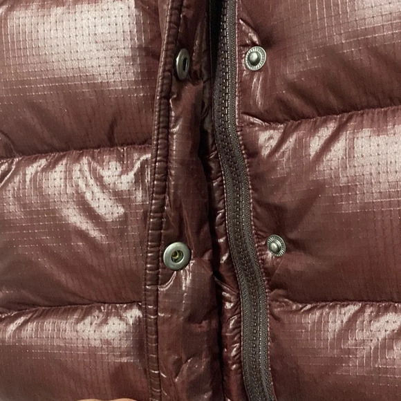 J.Crew Shiny Burgundy Down Filled Quilted Puffer Vest Size XS - Picture 5 of 9